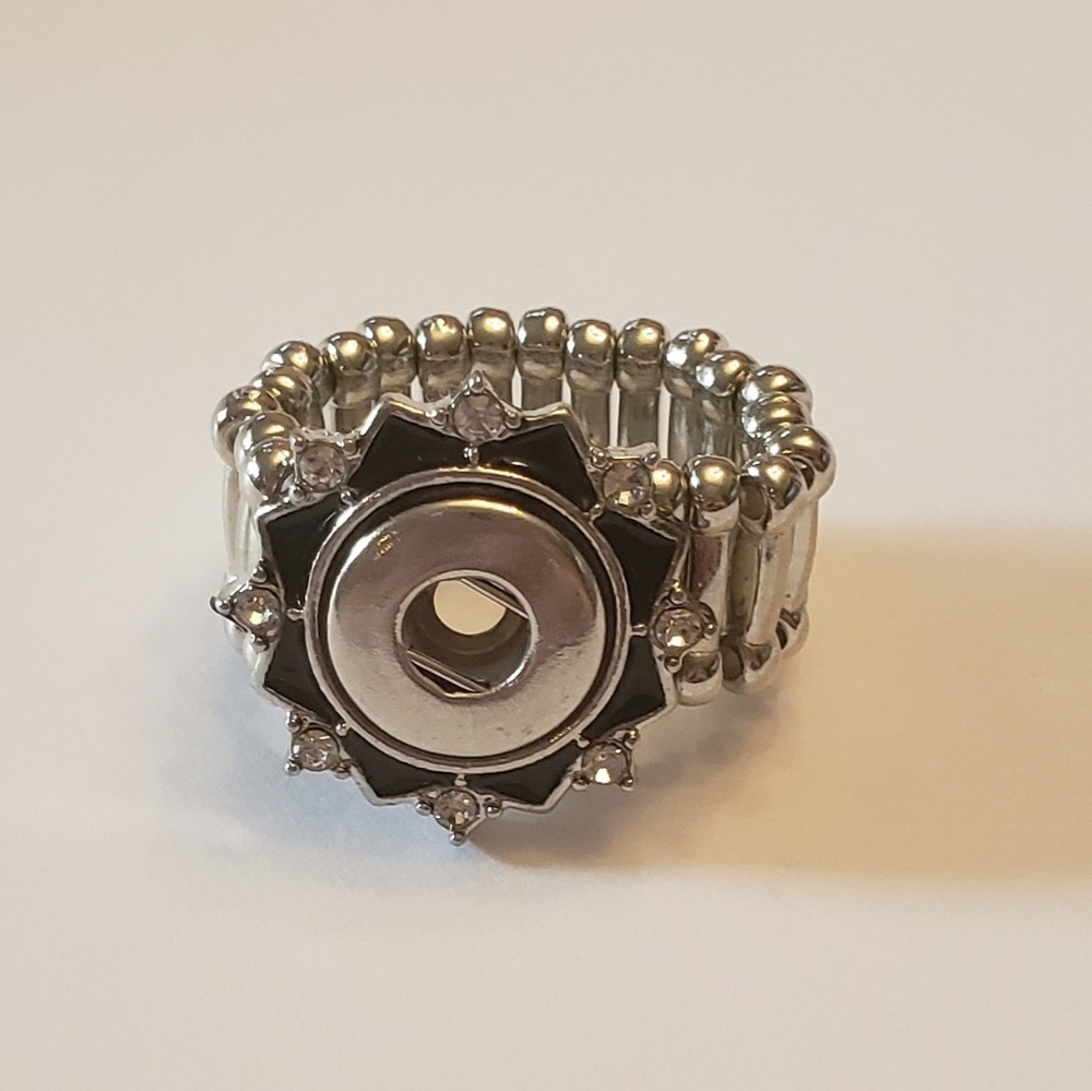 Sassy Snaps stretch ring